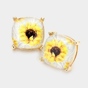 💥Large Daisy Gold Studs